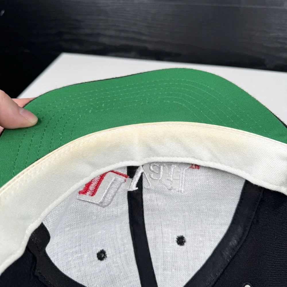 Vintage 90s VAIL Snapback Hat Black Colorado Ski Skiing - 100% Wool